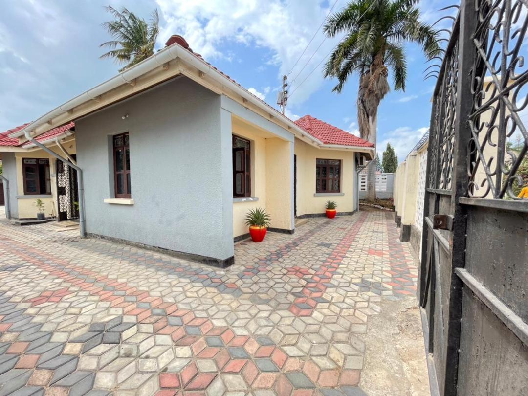 Silent Home Dar es Salaam Esterno foto